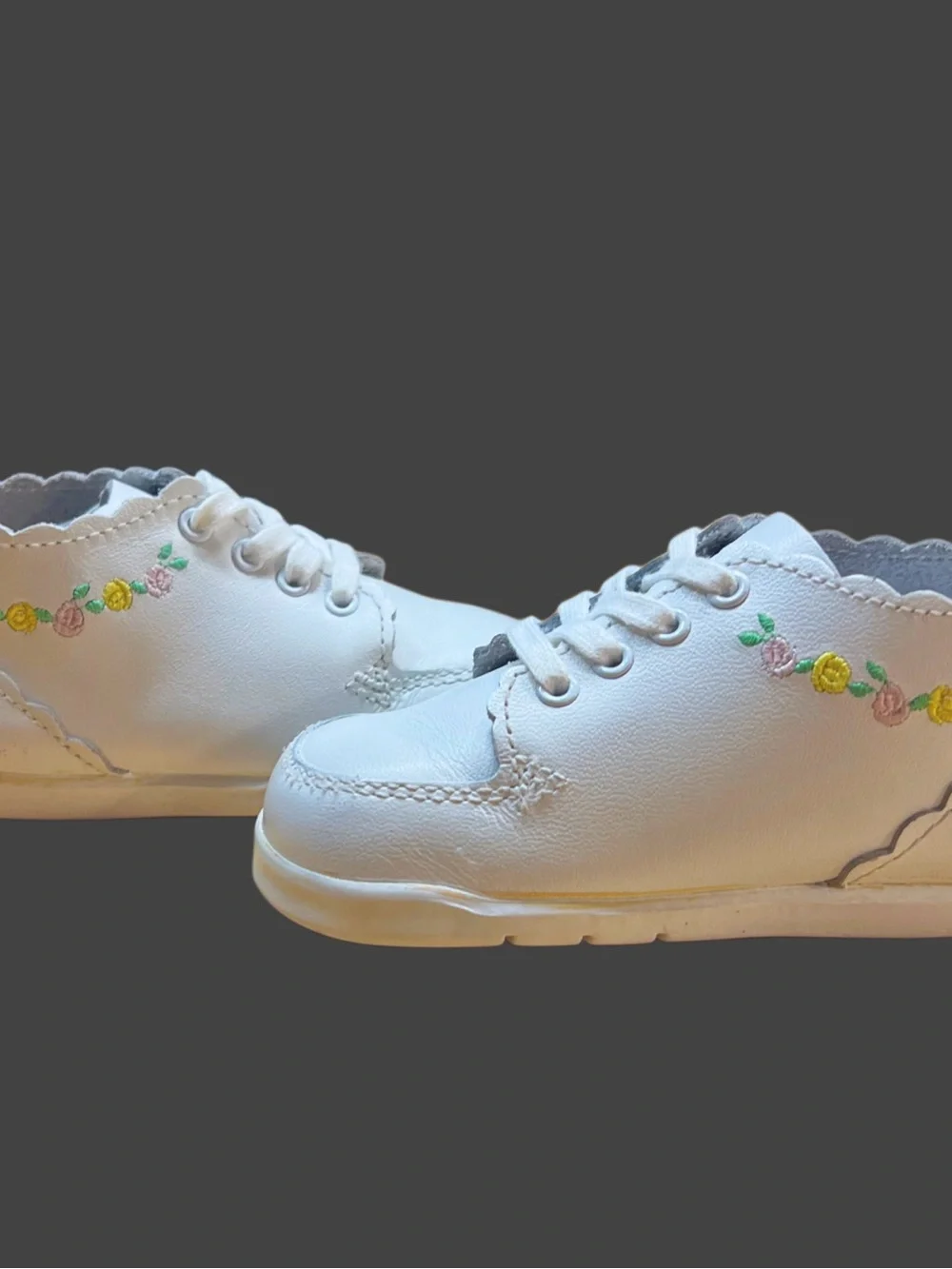 Stride Rite Vintage White Leather Lace-Up Shoe with Floral Embroidery Sz 4.5 D